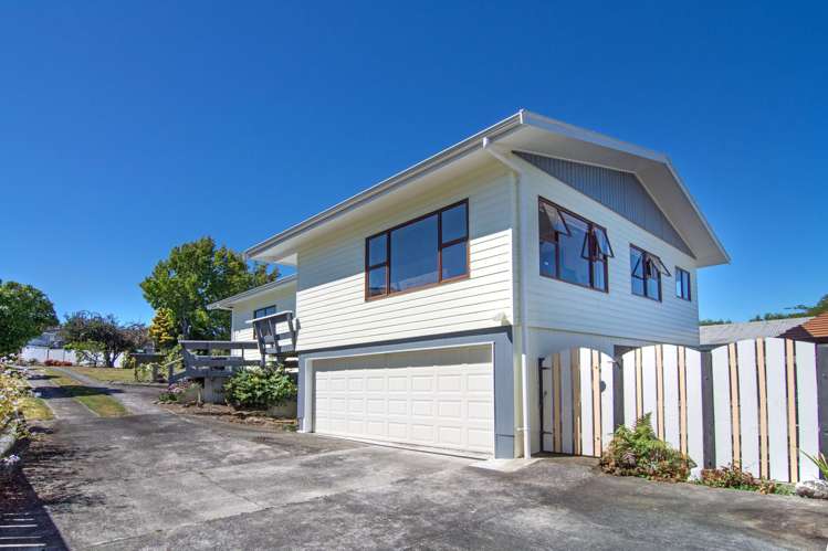 29 Puriri Crescent Lansdowne_18