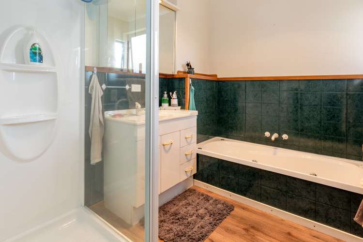 1692 East Coast Road Whakatiwai_11