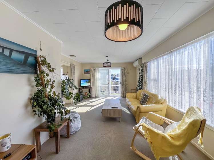 2/307 Yarrow Street 10549_3