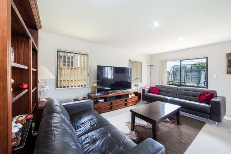 12 Riverglade Parkway Te Atatu South_16