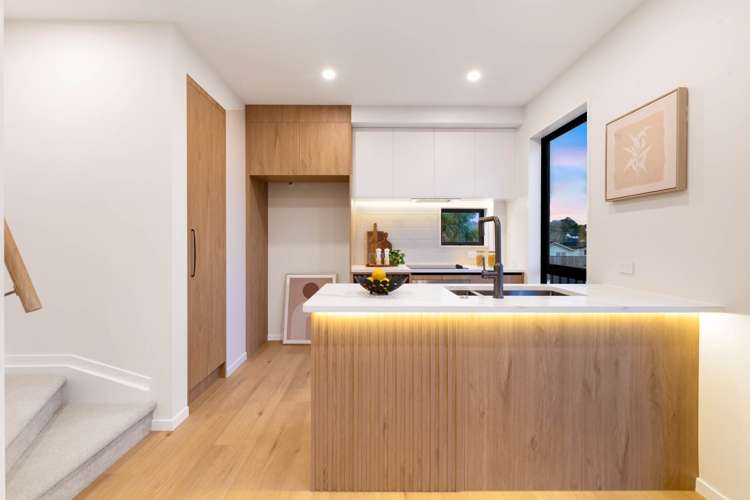 3A & 3B Towra Place Botany Downs_10