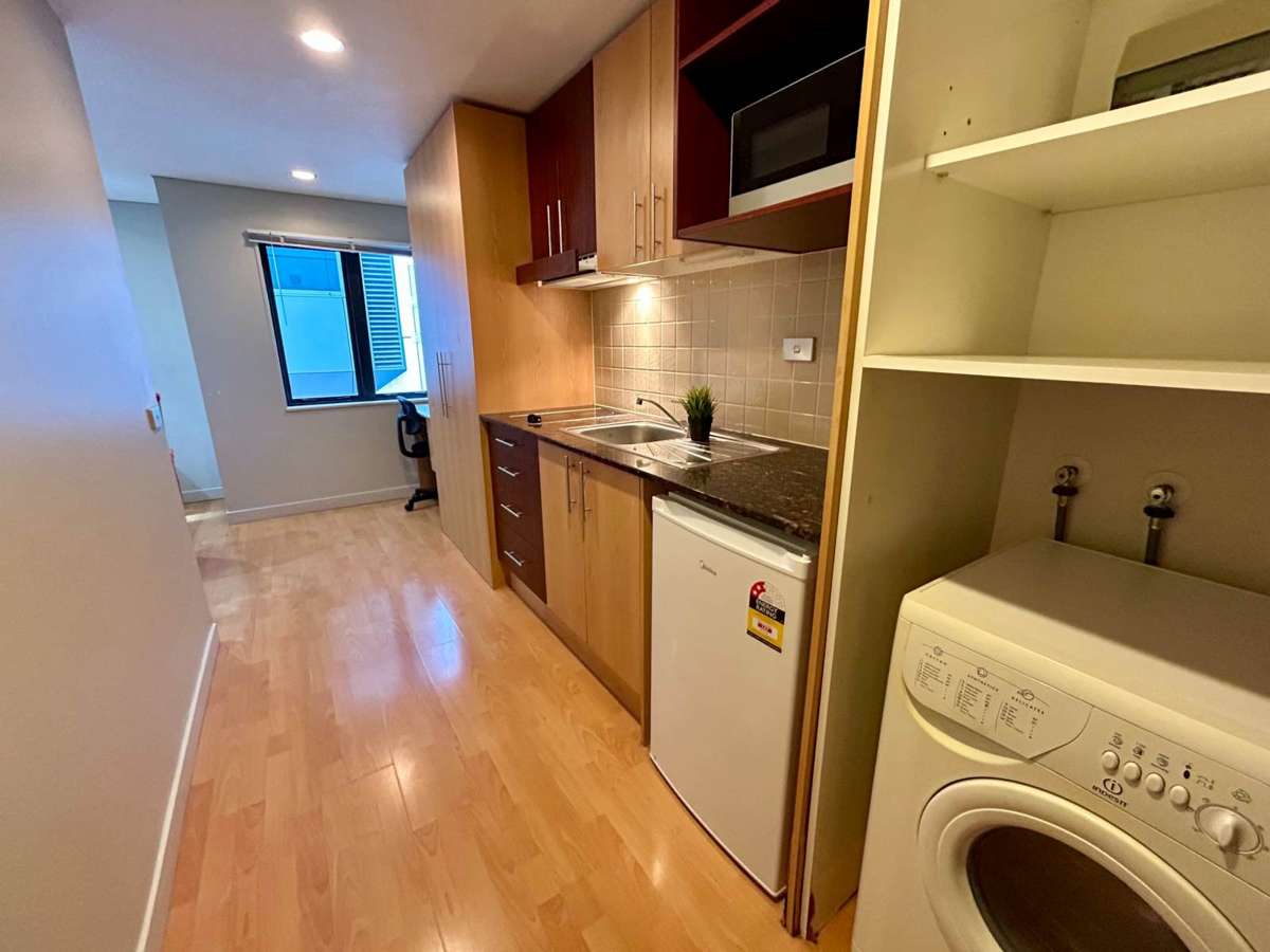 Furnished Studio in Prime Location 4
