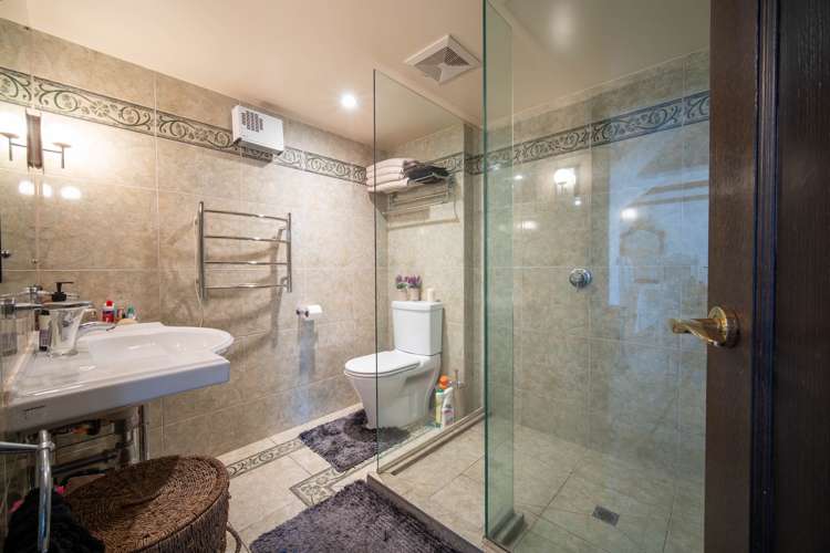 10/7 Quiet Woman Way Monaco_9