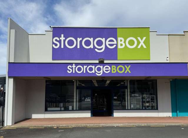 Busy Anglesea Street Retail with Excellent Parking