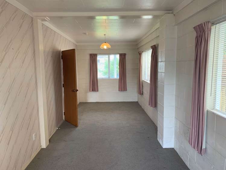 272 Royal Road Massey_4