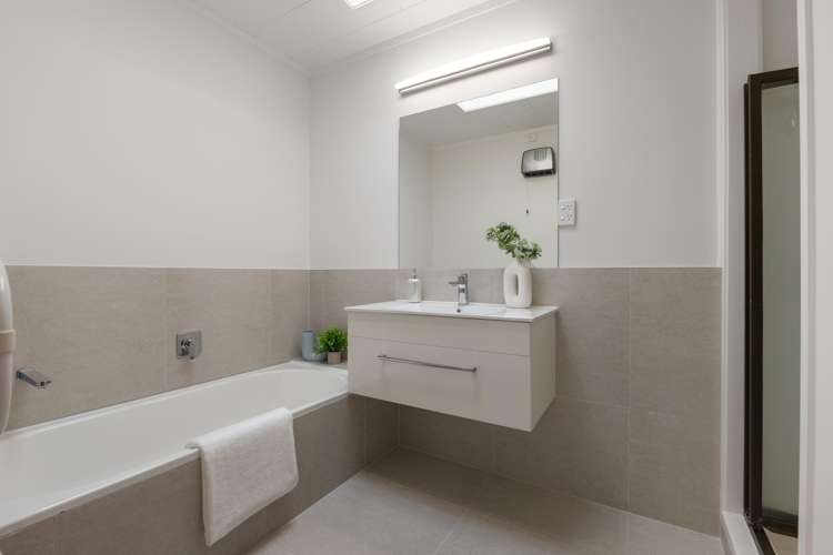 82a Beach Road Mellons Bay_18