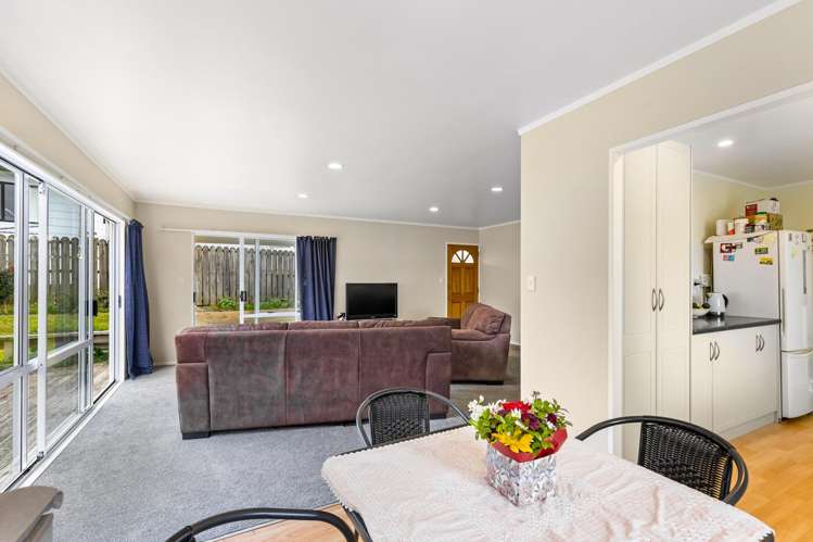 1/8 Atlantis Place Totara Vale_11