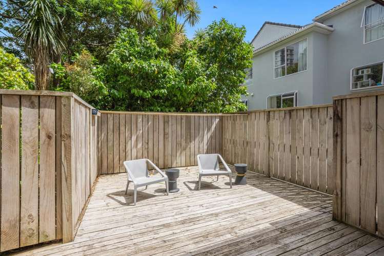 16/20 Thompson Street Mount Cook_11