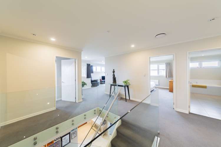 9 Springbrook Lane Northwood_21