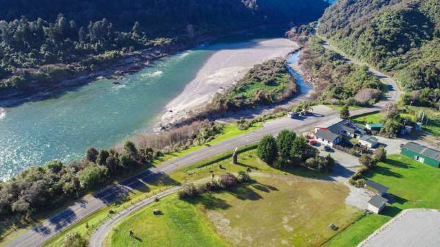 Iconic Highway Café & Accommodation Opportunity!