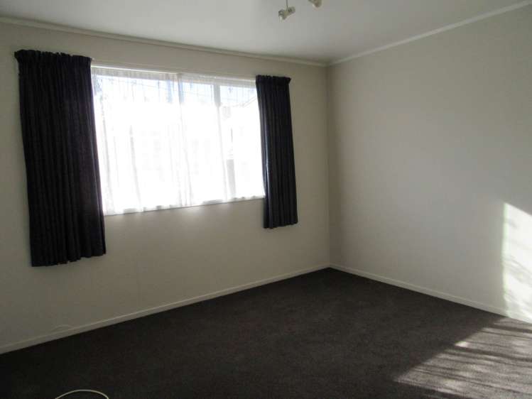 2/230 Henderson Valley Road Henderson_5