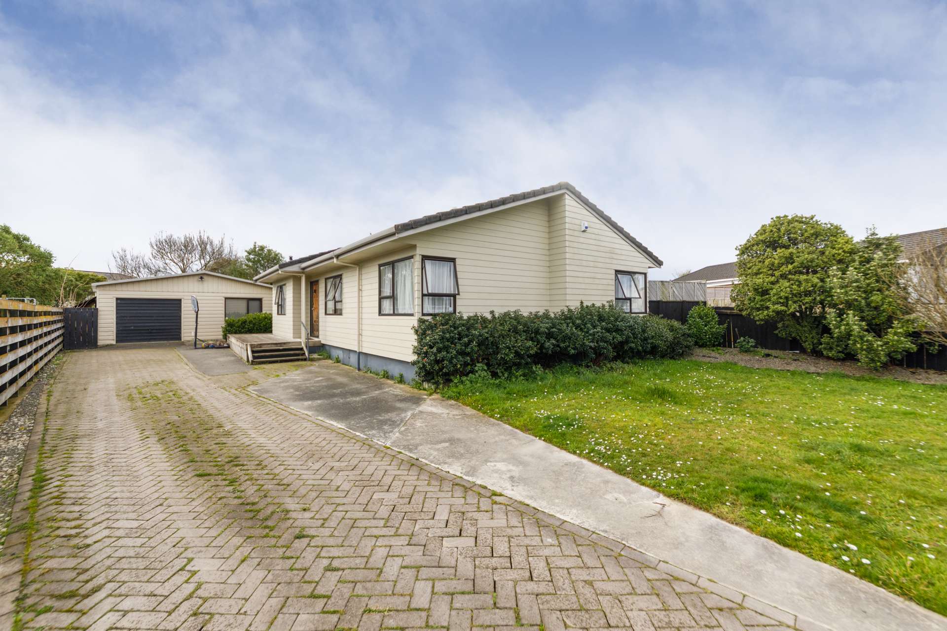 17 Peppertree Glade | Kelvin Grove | Palmerston North City | Houses for ...