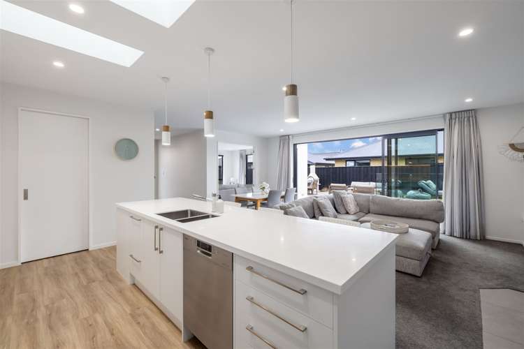 7 Picadilly Avenue Casebrook_6