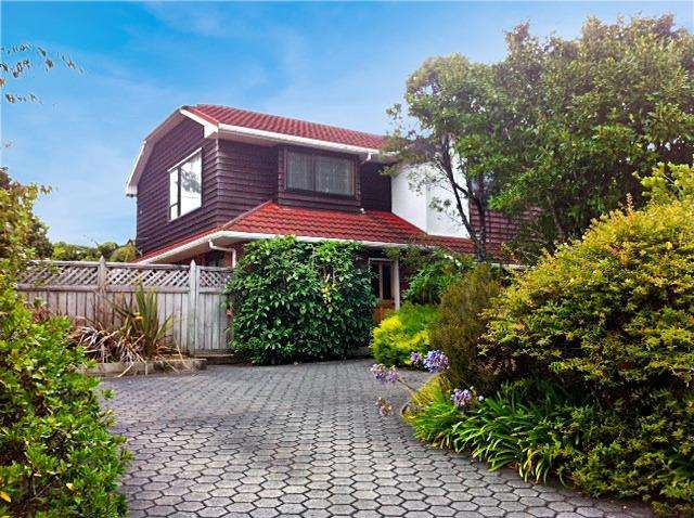 Great Sunny Townhouse in Karori