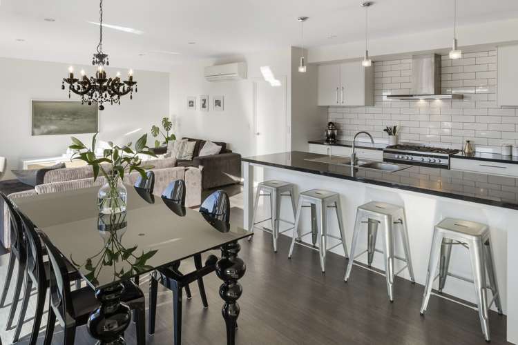 90 Washbourn Drive Richmond_15