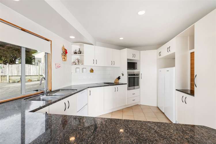 2/62 Spinnaker Drive Te Atatu Peninsula_14