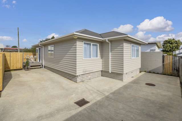 Modern, Easy Care Living!