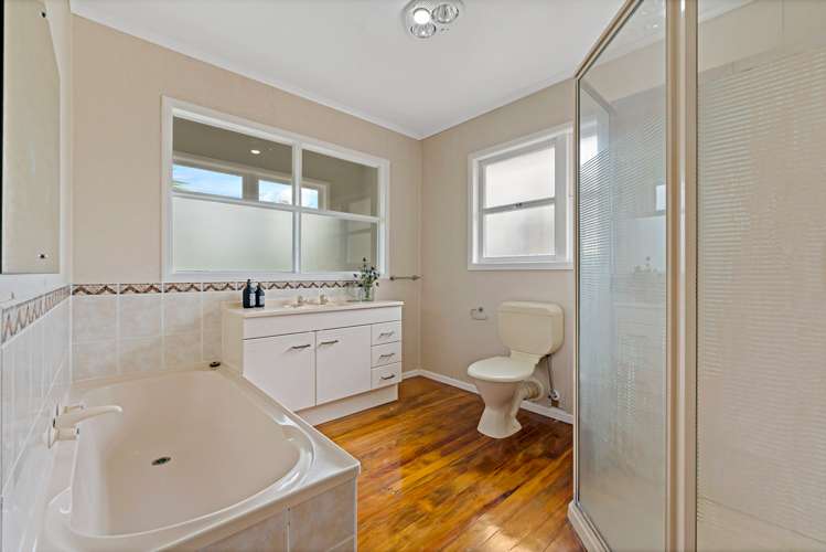 1/70 Bradbury Road Botany Downs_11