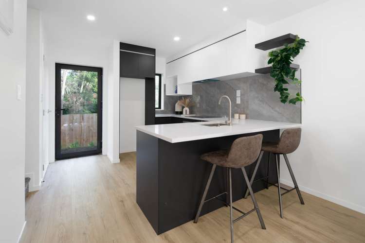 4, 6, 7/16 Reynella Drive Massey_8