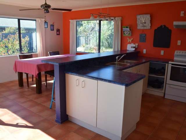 9 Caughley Avenue Otaki Beach_2