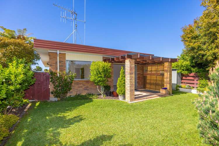3 Sandringham Road Enderley_16