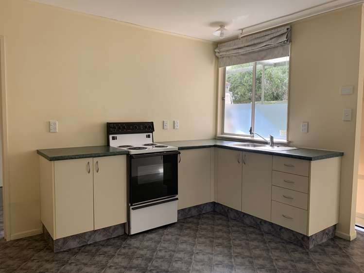 2/196 Kimbolton Road Feilding_1