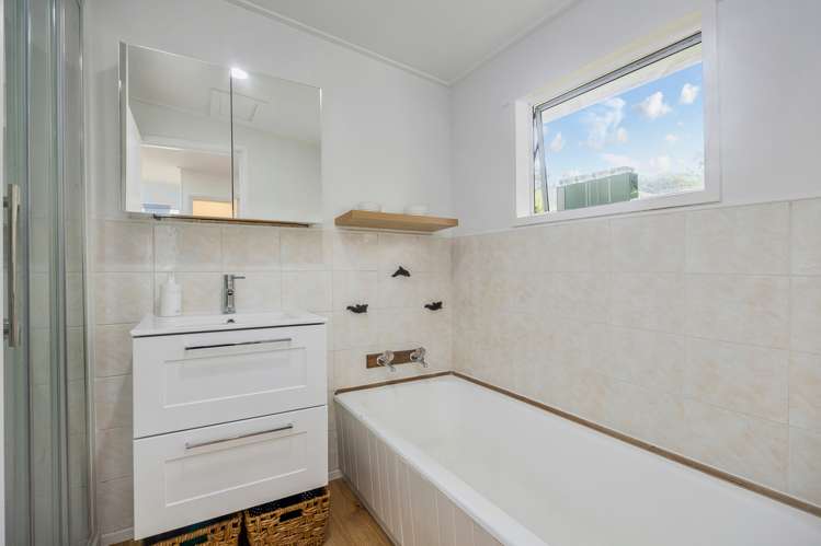 679 Huia Road Parau_19