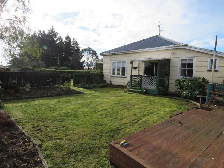 27 Chertsey Line Road Chertsey_2