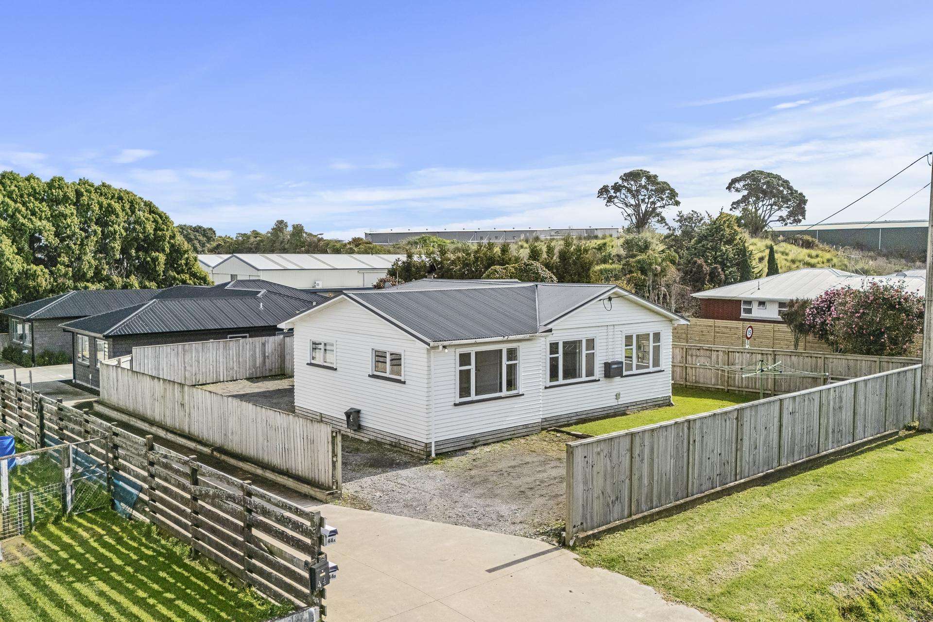 44 Egmont Road Waiwhakaiho_0