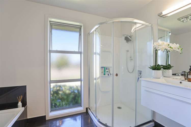 42 Charlesworth Drive Allenton_16