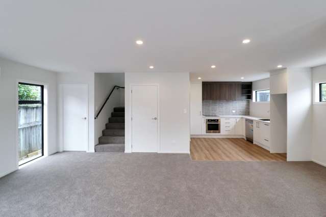 B/137 Whites Line East 1369_4