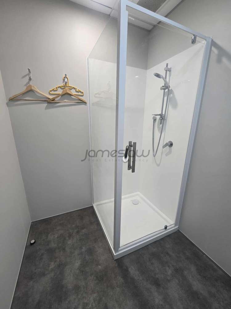 First Floor/42 Tawa Drive Albany_8