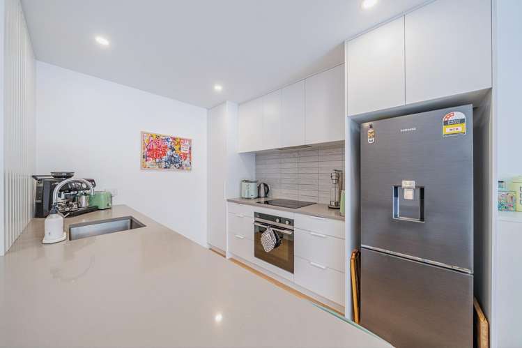 6/90 Knights Road Hutt Central_6