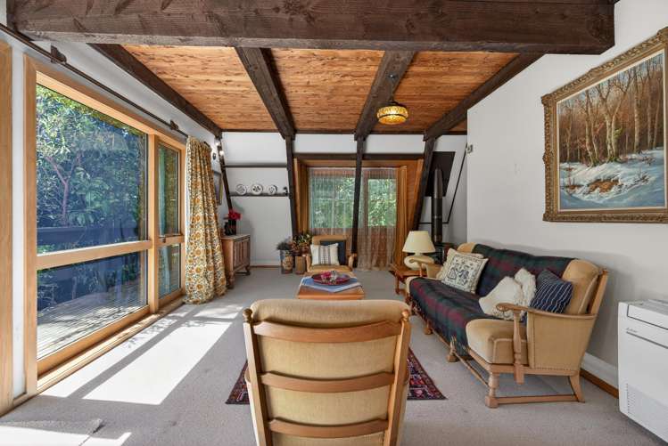 8 Tiniroa Grove Silverstream_3