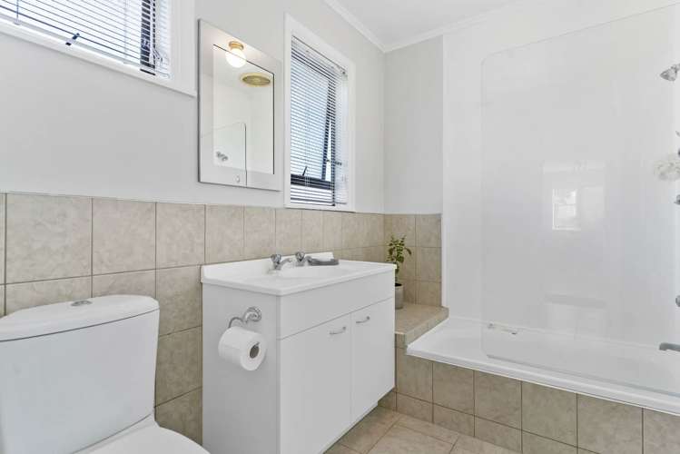 66 Botany Road Botany Downs_10