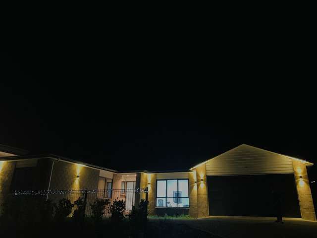 2 bedroom granny private entrance kitchen living