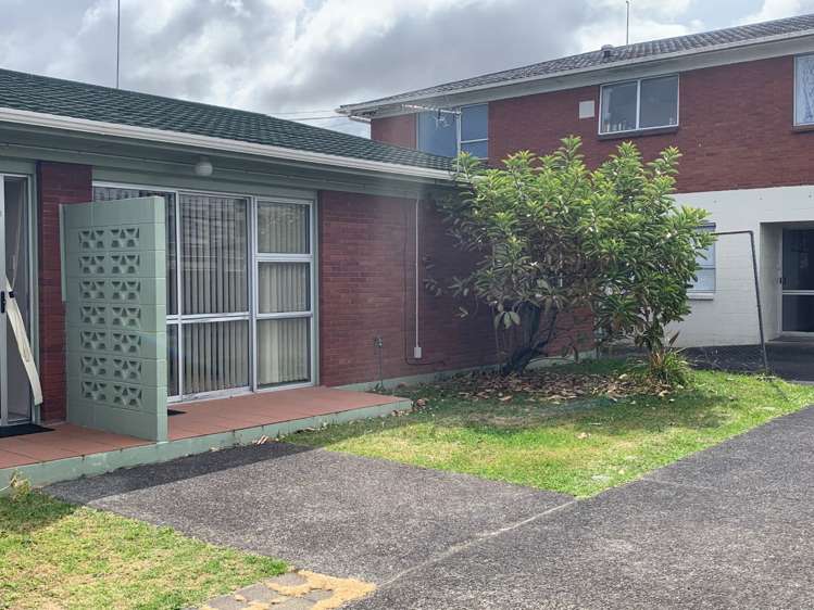 1/5 Sylvan Crescent Te Atatu South_4