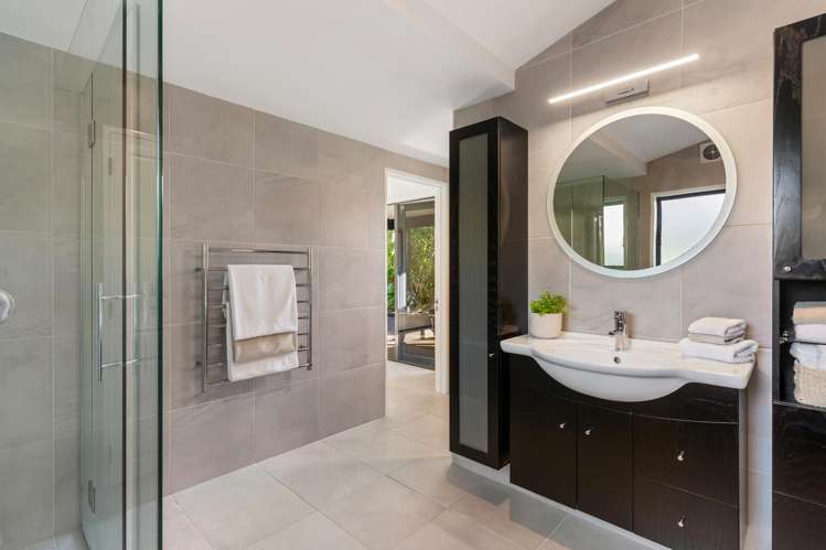 6 Birchwood Grove Greenhithe_15