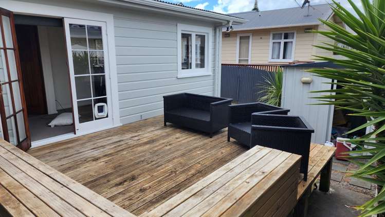 13 Toru Street Lyall Bay_17