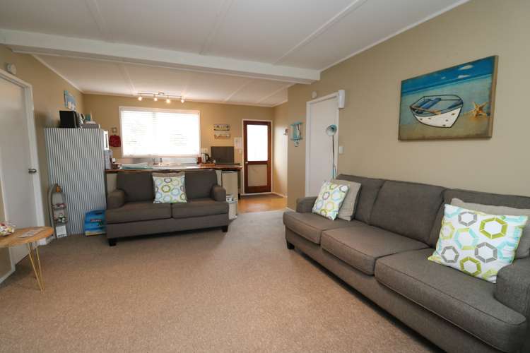 9 Barber Street Foxton Beach_10