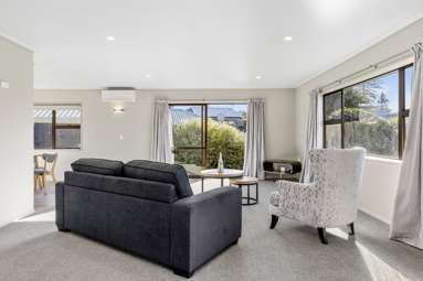 2/7 Kathleen Place_4
