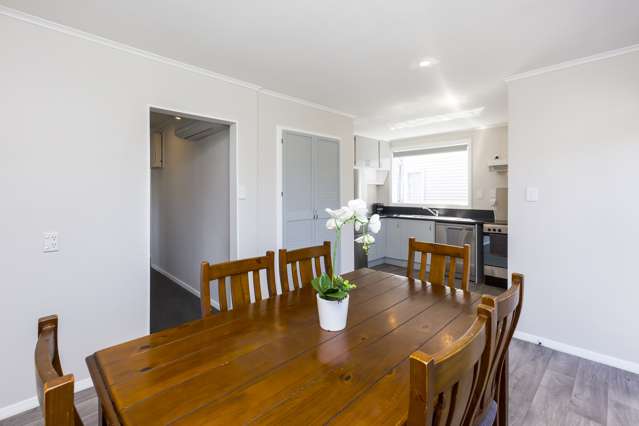 77 Shakespeare Avenue Trentham_3