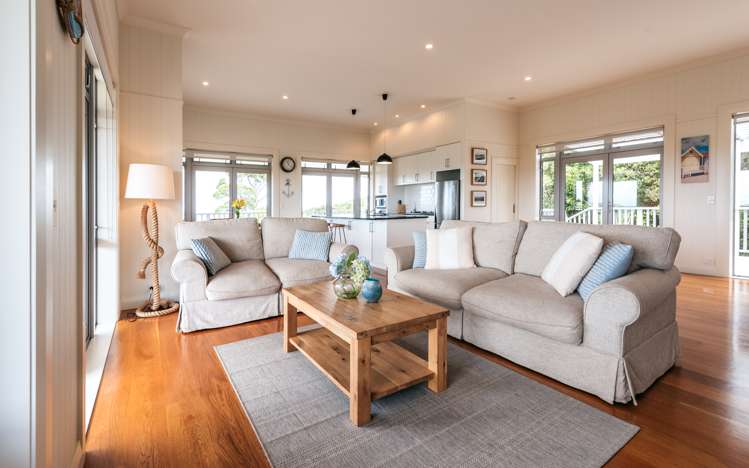 1/304b Sea View Road Ostend_7