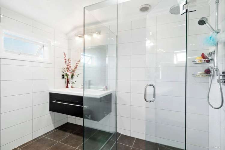 2 Garry Road Mount Eden_17