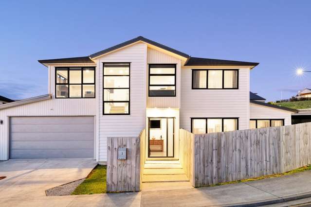‘Urgent Sale’ - 3 Years Old, Showhome Extras!