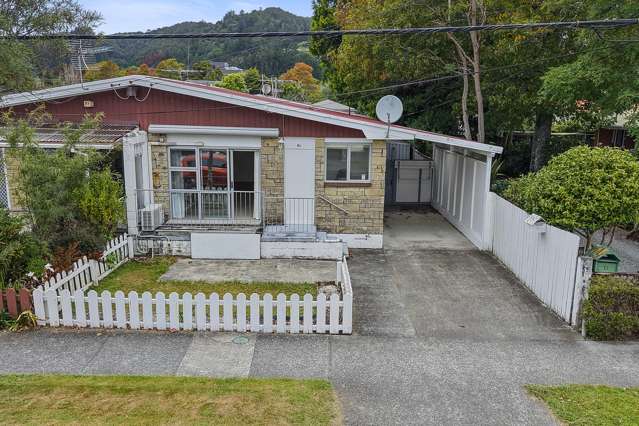 Charming 2-bedroom home popular location!