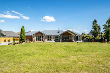 15 Lochiel Drive_1