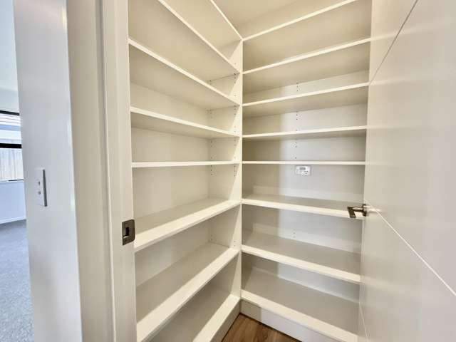 14 Eileen Way 11103_2