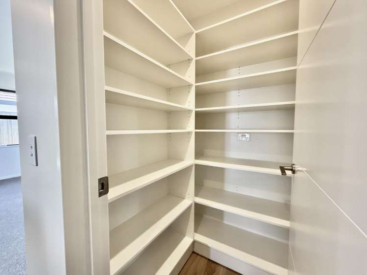 14 Eileen Way 11103_2