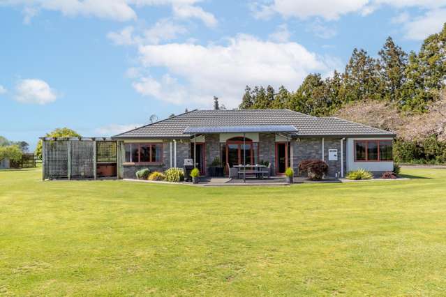 Unbeatable location - bordering town